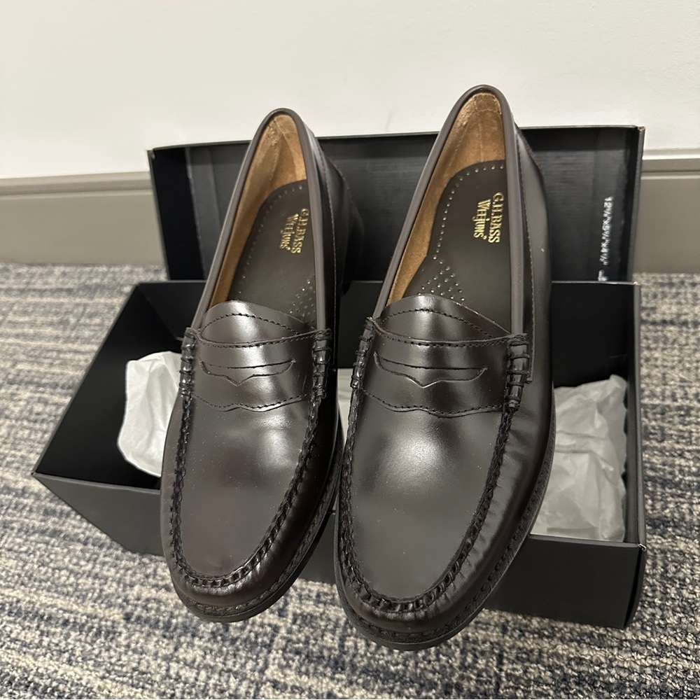 NEW IN BOX Weejuns Loafers